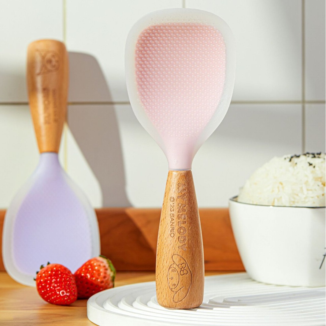 東莞<a href='http://www.086880.com/Products/shuangseguijiaoweizu.html' class='keys' title='點(diǎn)擊查看關(guān)于硅膠制品廠的相關(guān)信息' target='_blank'>硅膠制品廠</a>:硅膠餐具與塑膠日用品它們的區(qū)別 東莞硅膠制品廠:硅膠餐具與塑膠日用品它們的區(qū)別